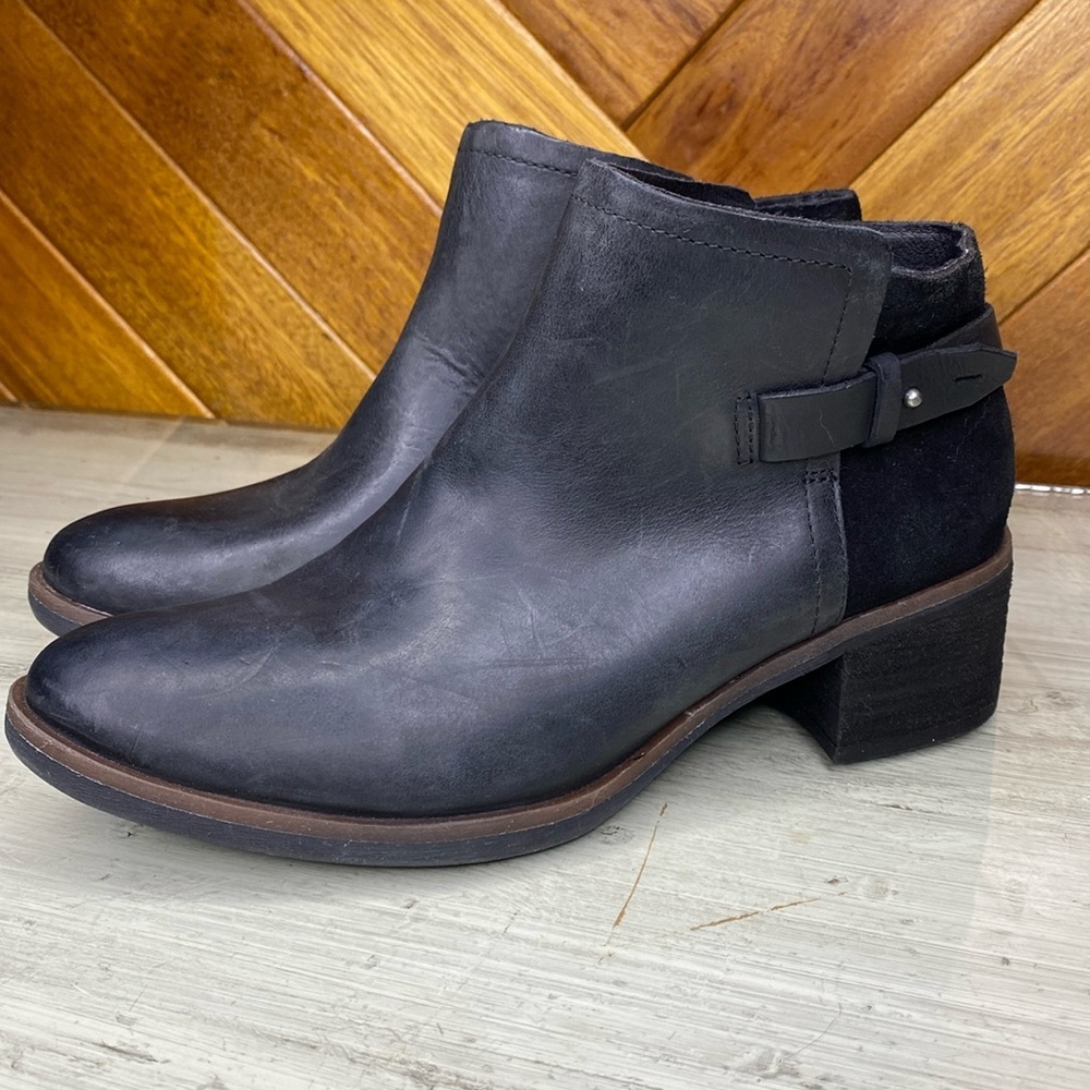 Korks Ankle Booties Size 6.5